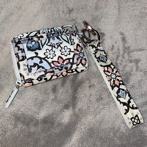 Vera bradley wristlet